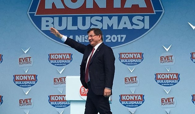 Ahmet Davutoğlu Konya'da kürsüye çıktı