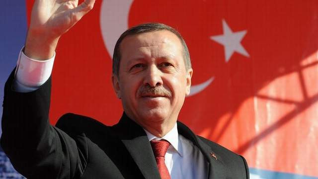 Erdoğan Nisan'da parti üyesi Mayıs'ta genel başkan