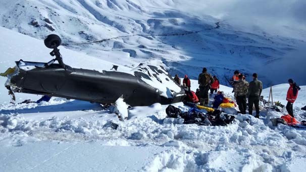 Helikopter kazasında enkazdaki 12 şehide böyle ulaştılar