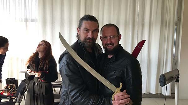 ''Diriliş'' kılıç ve baltaları yok satıyor