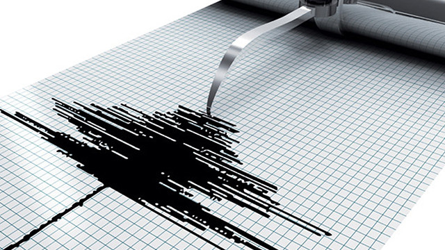 Erzurum'da deprem ! Vatandaşlar sokağa döküldü