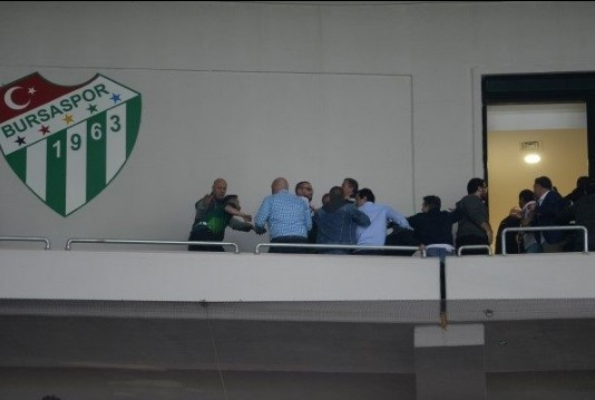 Bursaspor - Beşiktaş maçında tribünler karıştı !