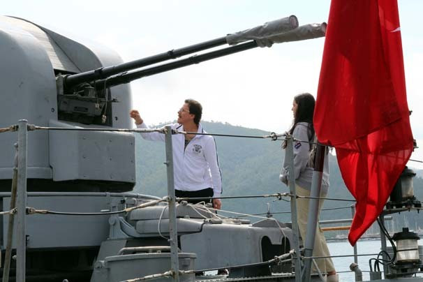 Savaş gemisine yabancı turist ilgisi - Resim: 4