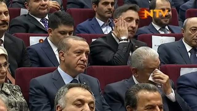 Başbakan Yıldırım ağlayarak kürsüye çıktı