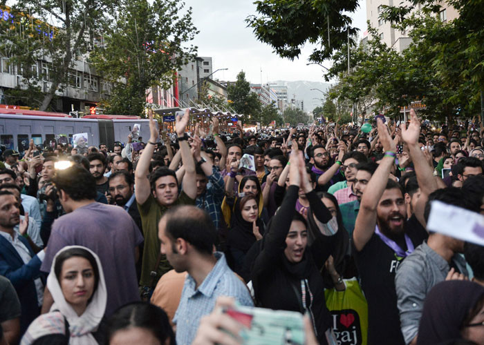 Sonuçlar belli oldu ! Sokaklara döküldüler - Resim: 4