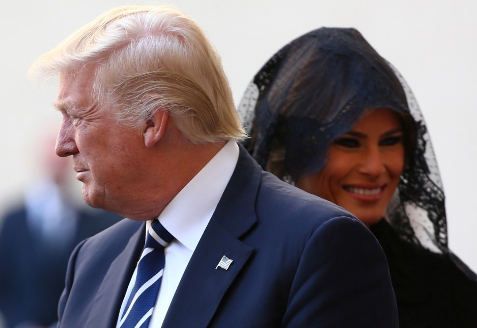 Melania Trump başını örttü - Resim: 1