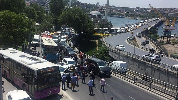 Unkapanı'nda kaza kuyruk oluşturdu