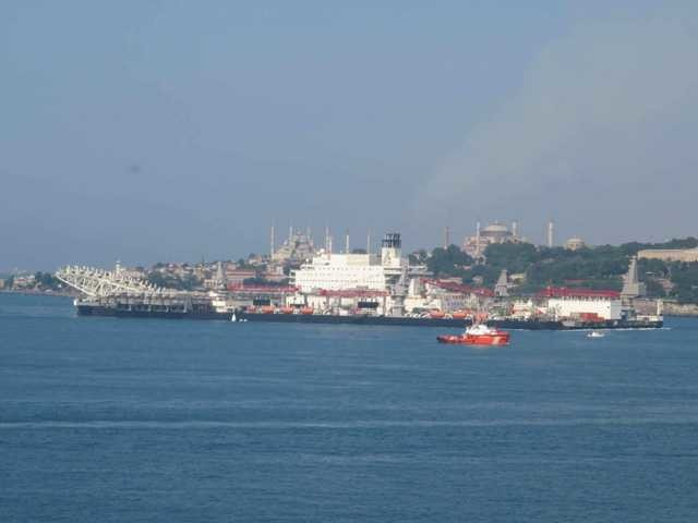 Dev gemi İstanbul Boğazı'ndan böyle geçti - Resim: 2