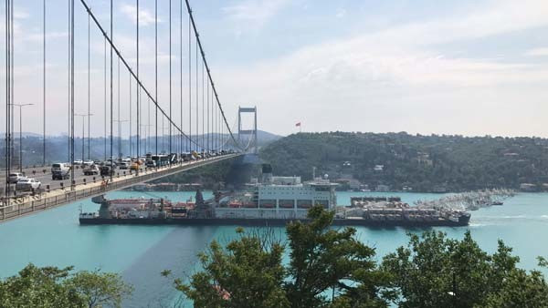 Dev gemi İstanbul Boğazı'ndan böyle geçti - Resim: 1