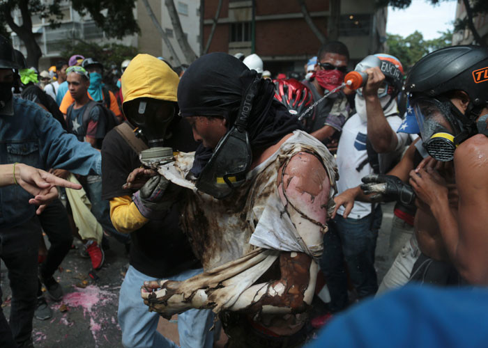 Venezuela sokakları savaş alanına döndü - Resim: 1