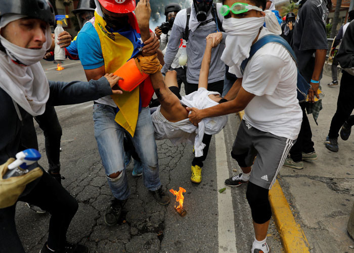 Venezuela sokakları savaş alanına döndü - Resim: 4