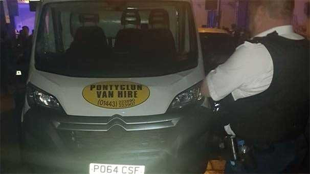 Londra'da minibüs teravih namazından çıkanları ezdi