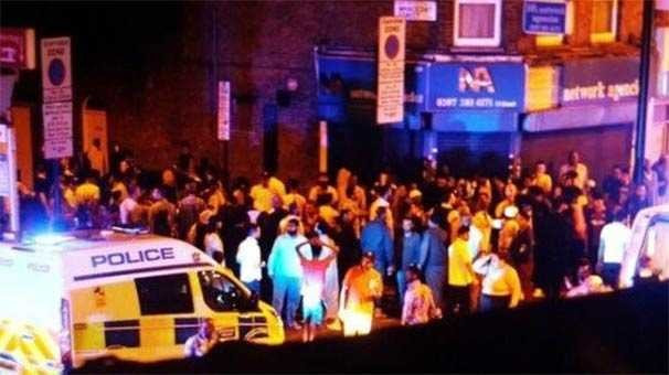 Londra'da minibüs teravih namazından çıkanları ezdi