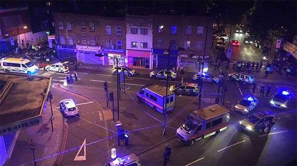 Londra'da minibüs teravih namazından çıkanları ezdi