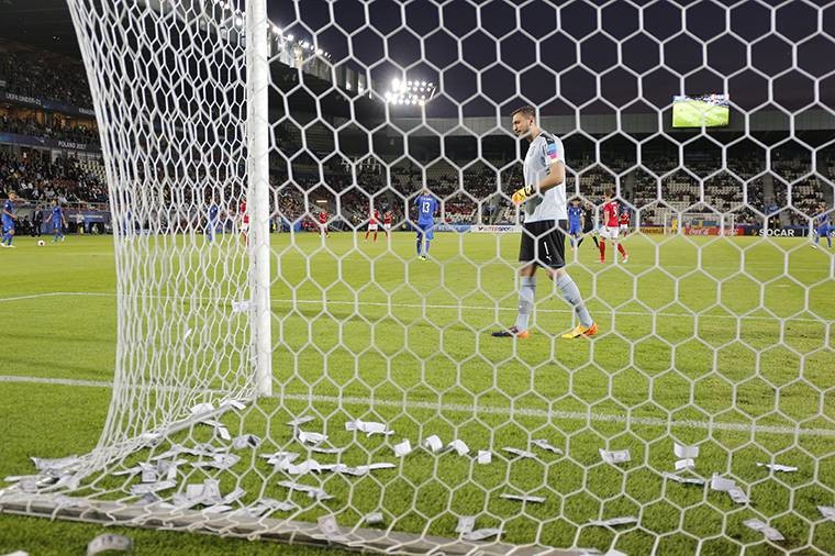 Donnarumma'ya şok tepki ! Sahte para attılar...