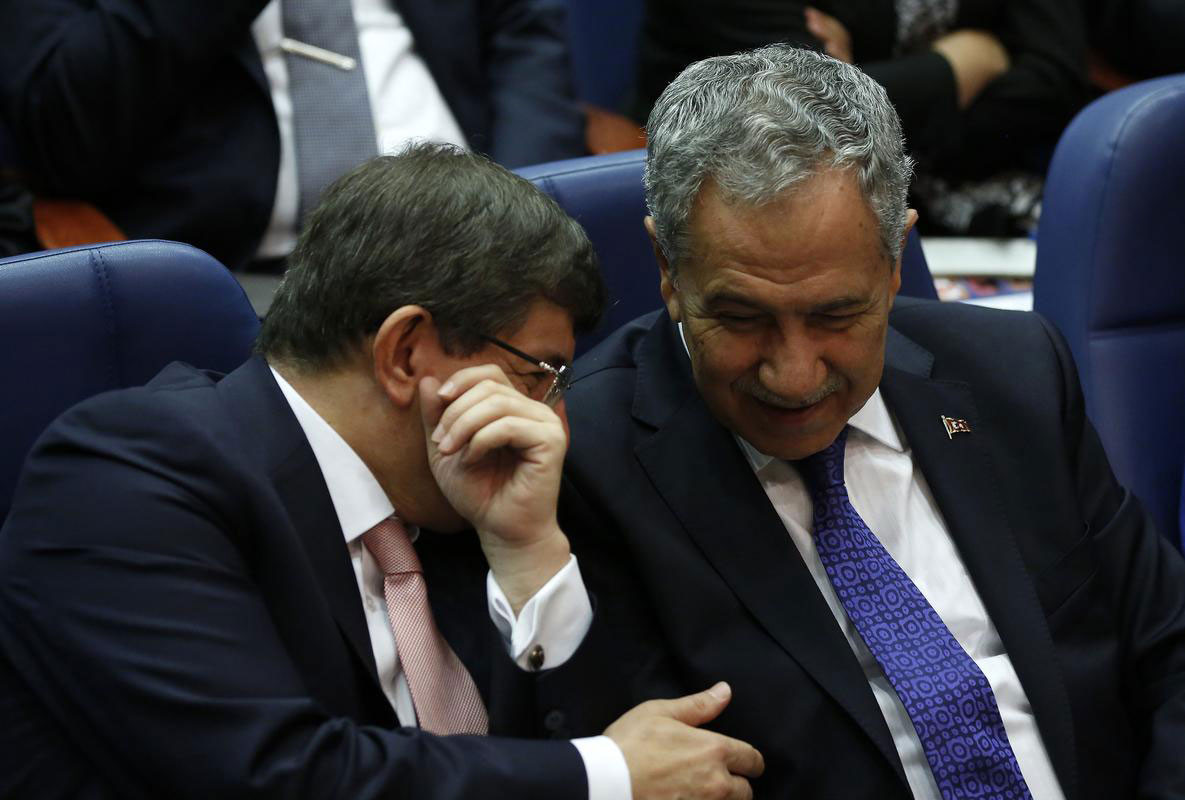 Arınç ve Davutoğlu iftara katılmadı ! 