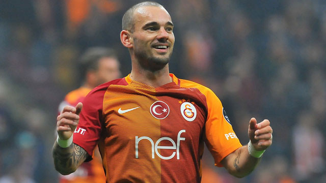 Wesley Sneijder Galatasaray'da kalıyor !