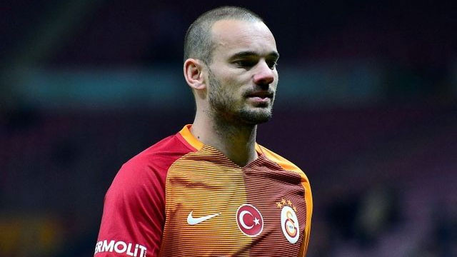 Sneijder'in menajerinden Fenerbahçe iması