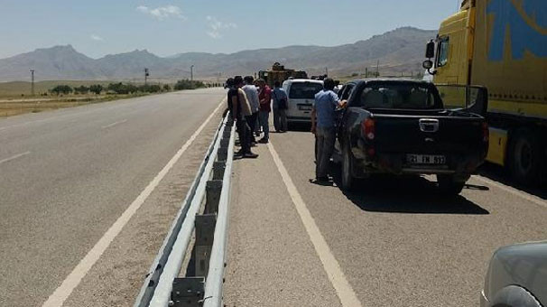 Sınırda bomba bulundu ! Yol ulaşıma kapandı