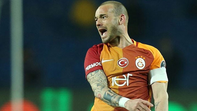 ''Sneijder'in bu takımda oynaması mümkün değil''