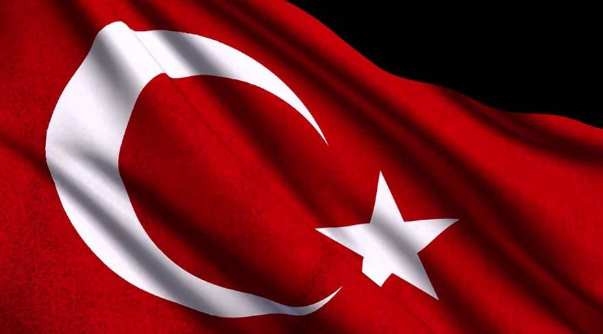 Kırkpınar’da şehitler dev Türk bayrağı 