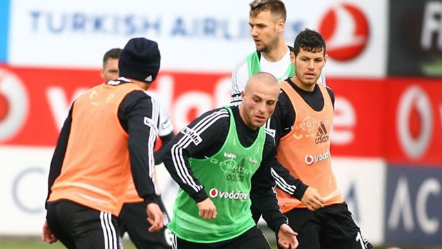 Şenol Güneş 2 yıldızın biletini kesti