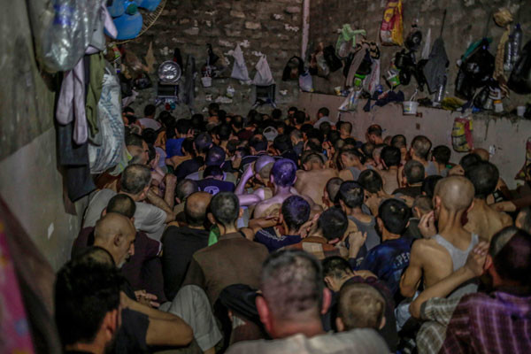 DEAŞ'lı teröristleri böyle tutuyorlar - Resim: 1