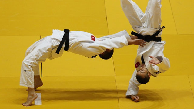 İlk madalya judo branşından