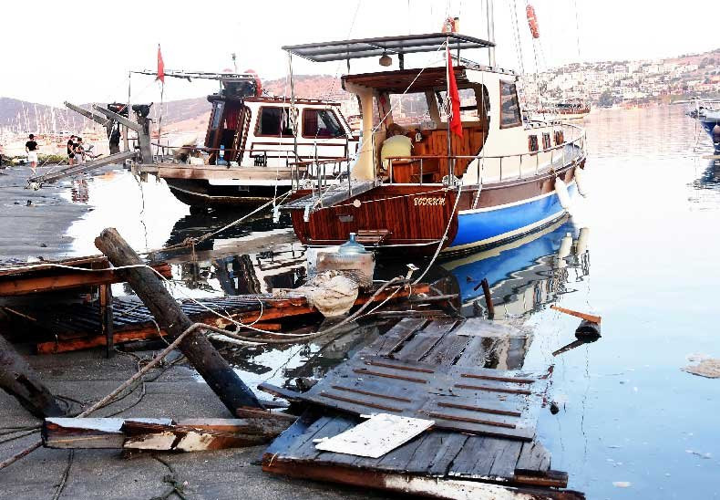 Yer kabuğu da uyumadı ! 100'e yakın artçı deprem...