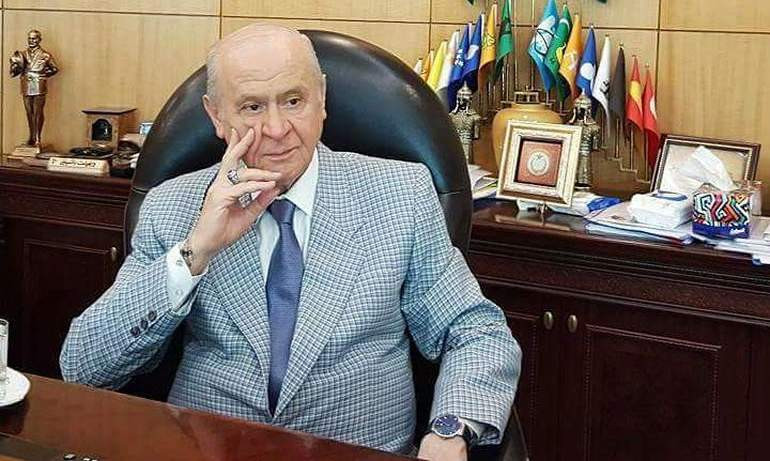 Devlet Bahçeli'nin ceketi olay oldu