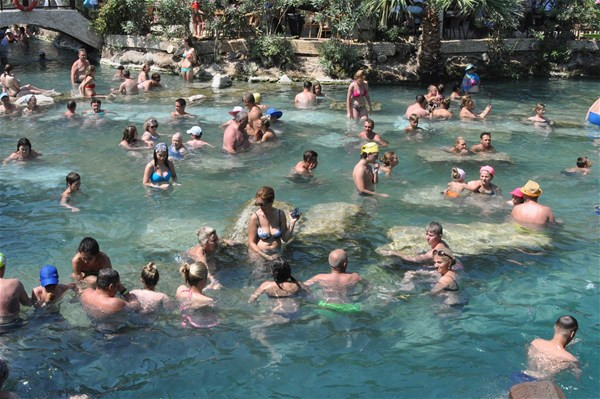 Turistlerin ilgi odağı oldu