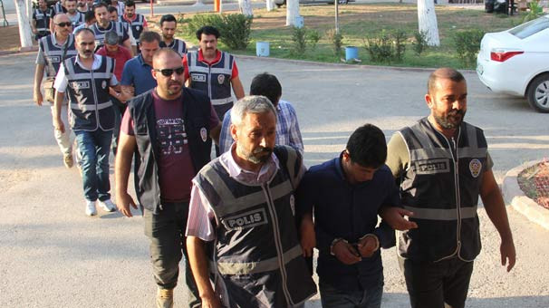 Sahte polis ordusuna otobüs yetmedi !