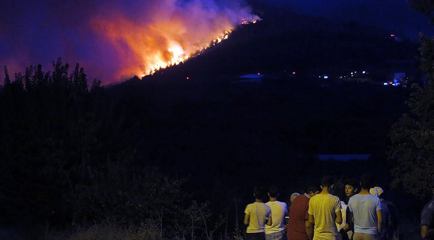 İzmir’deki orman yangınından 2 bin kişi tahliye edildi