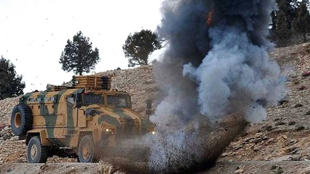 Diyarbakır'da askeri aracın geçişi sırasında patlama