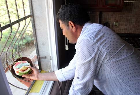 Eşi yorulmasın diye bakın ne yaptı - Resim: 1