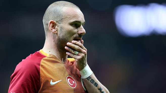Galatasaray yönetimi Sneijder'e resti çekti