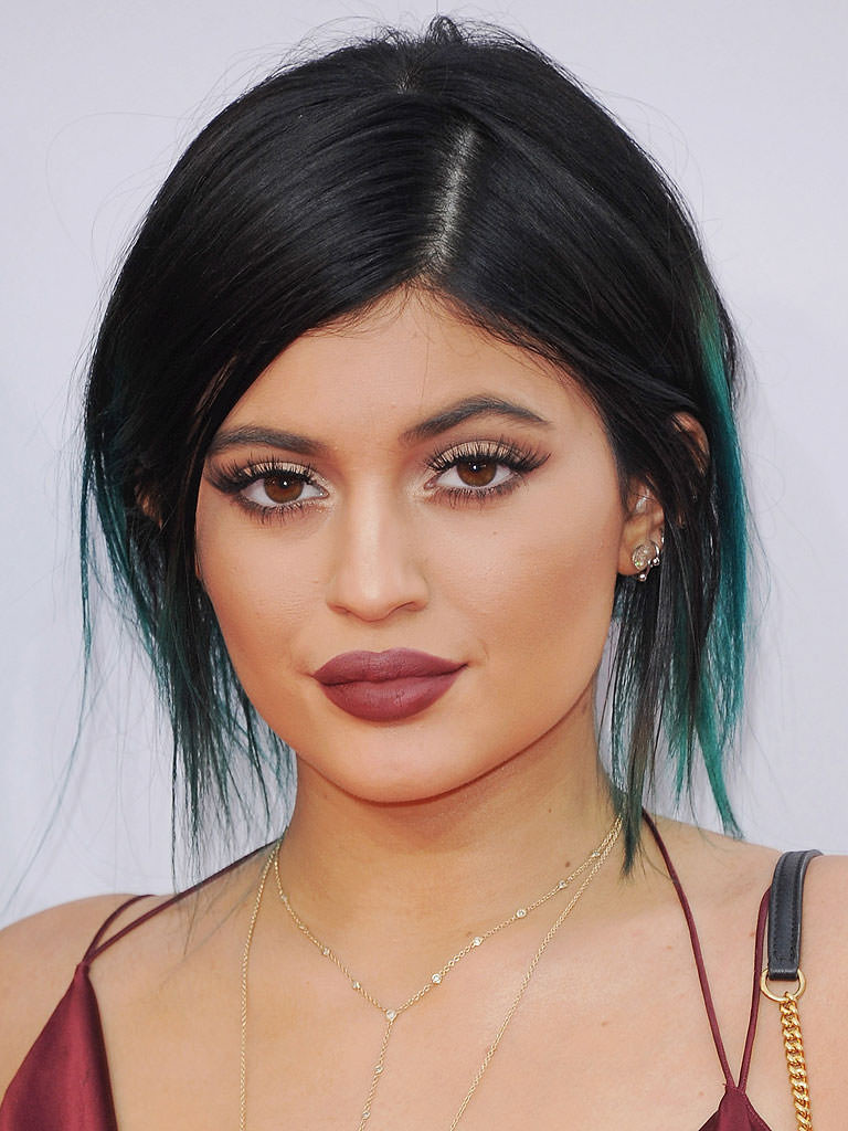 Kylie Jenner, 420 milyon dolar kazandı