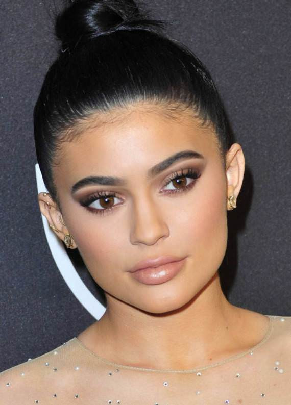 Kylie Jenner, 420 milyon dolar kazandı