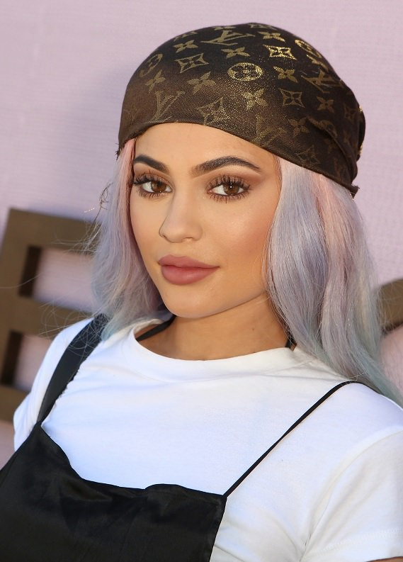 Kylie Jenner, 420 milyon dolar kazandı