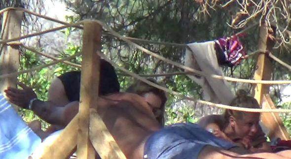 Kenan İmirzalıoğlu - Sinem Kobal çifti tatilde