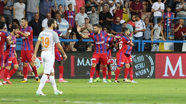 Karabükspor, Başakşehir'i dağıttı !
