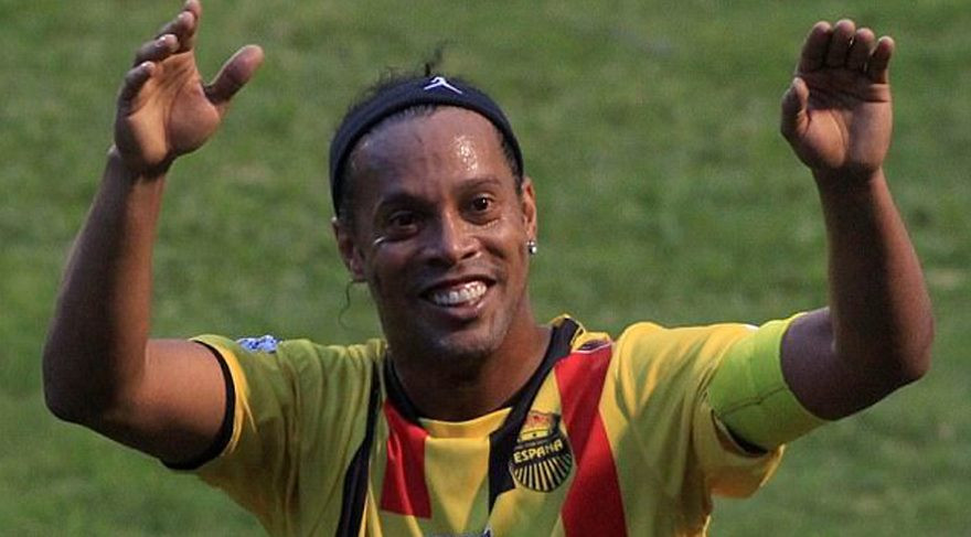 Ronaldinho şov devam ediyor