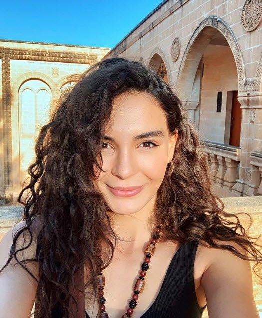 Ünlülerin makyajsız halleri