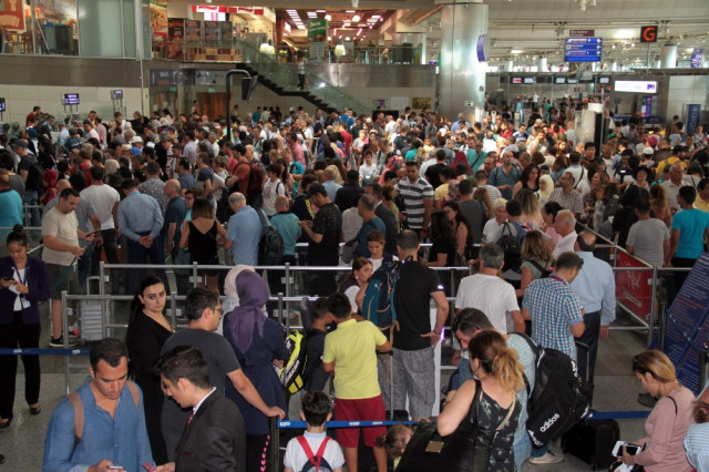 Atatürk Havalimanı’nda bayram yoğunluğu başladı