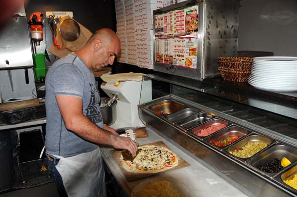 Kanada'nın ünlü pizzacısı Tunceli'ye tatile geldi