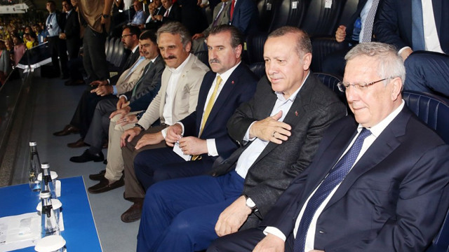 Erdoğan ve Yıldırım yan yana maç izledi