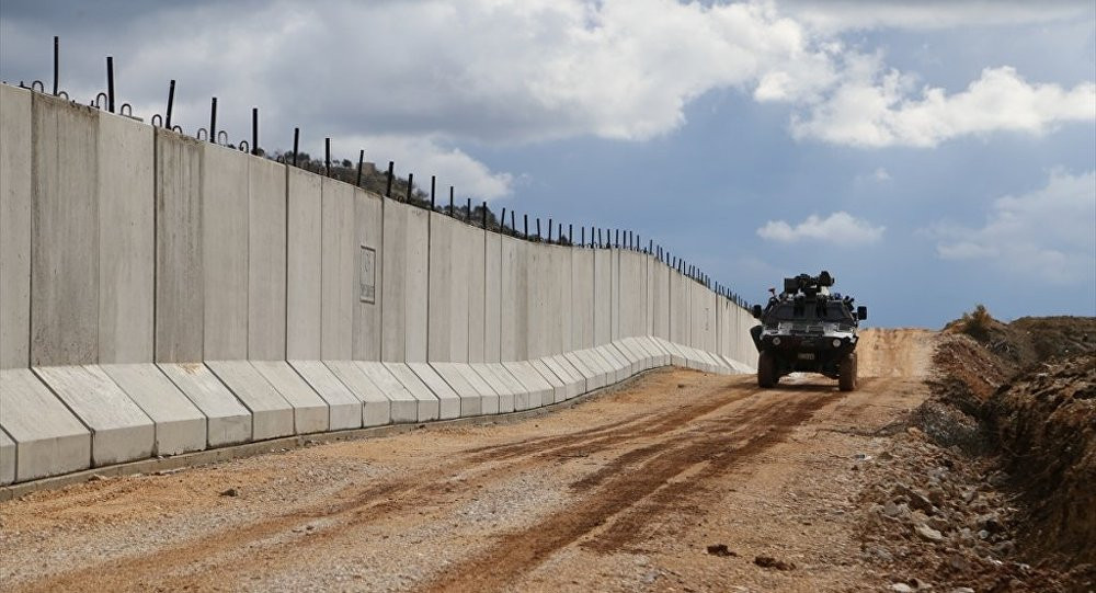 Türkiye'nin Suriye sınırına ördüğü duvar işe yaramadı