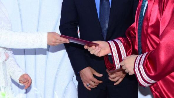 İmam ve vaizlere resmi nikah yetkisi