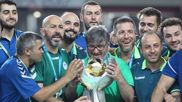 Fenerbahçeli yıldızın peşini bırakmıyor !