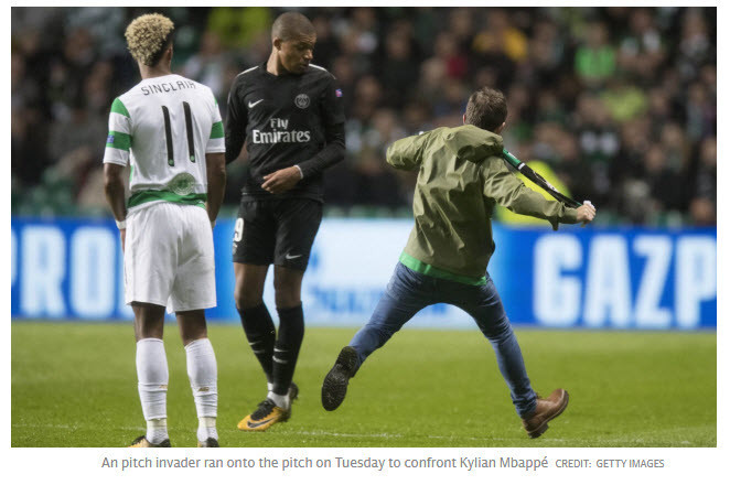 Celtic taraftarı sahaya atladı, Mbappe'ye saldırdı